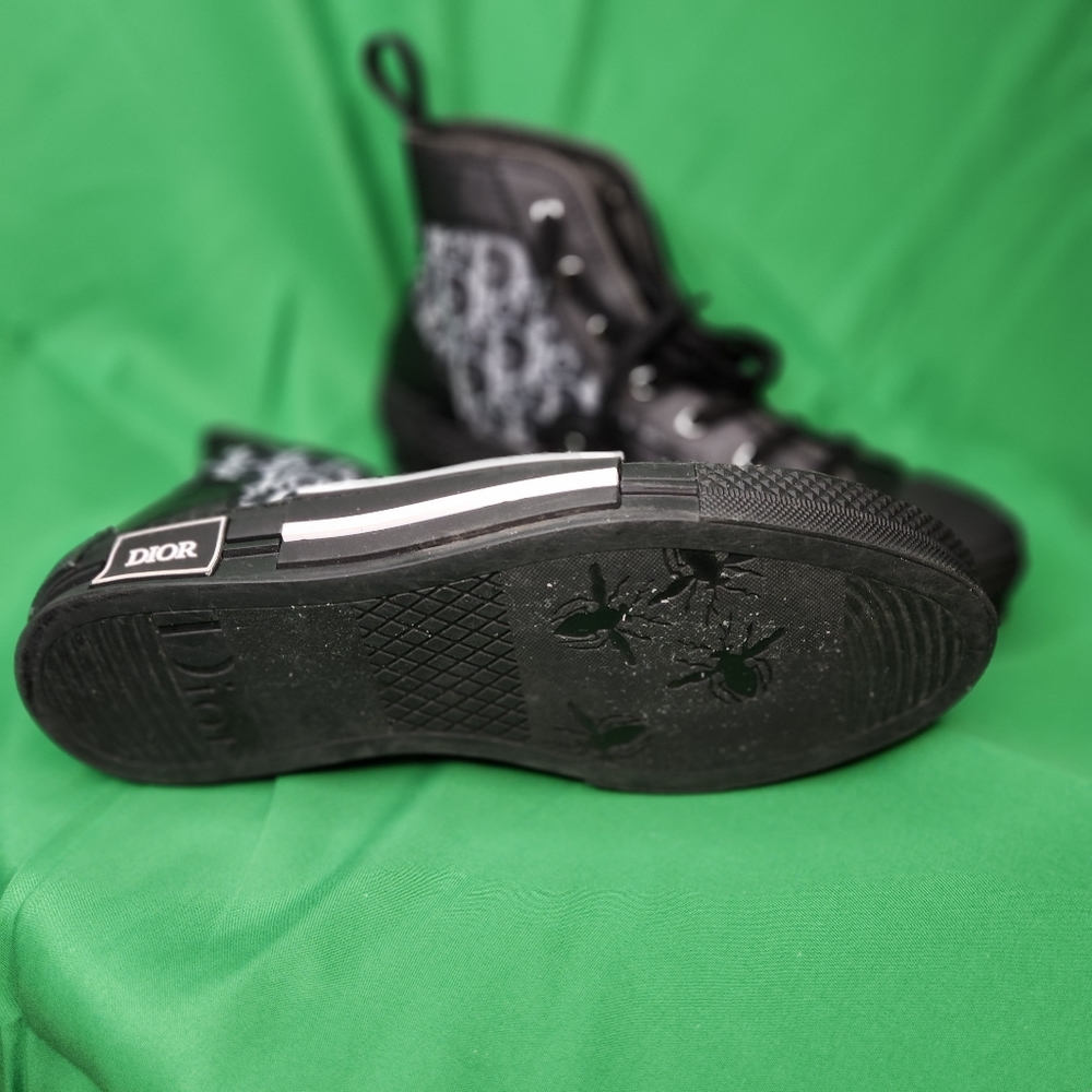 B23 HIGH-TOP SNEAKER